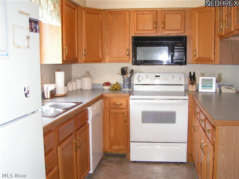 3065 Derling Road Akron, OH 44319 - Photo 4 of 25