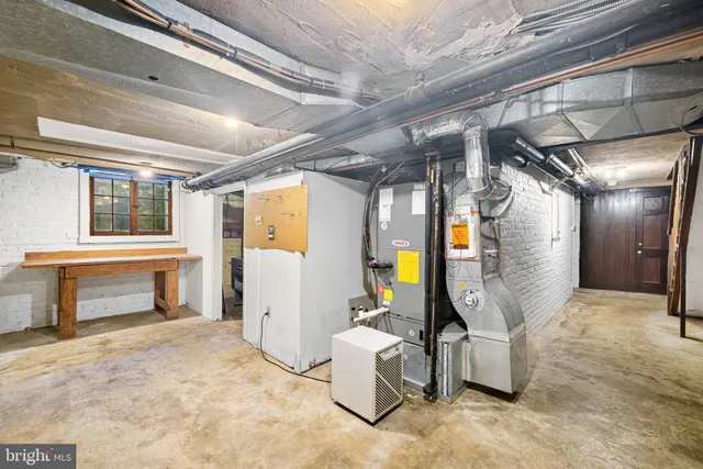 a view of a storage & utility room