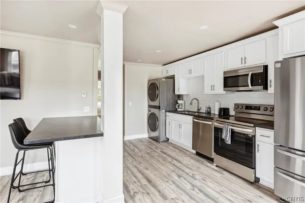 $2,700 | 40 Lakeview Circle, Unit 1, Skaneateles, NY 13152