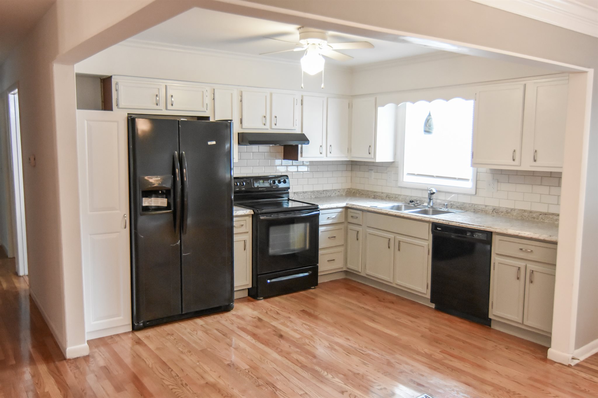 5700 Winston Road Evansville, IN 47710 - Photo 3 of 24 Gallery Image 3