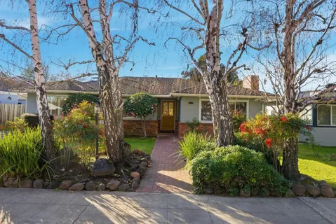 a view of a house with a backyard