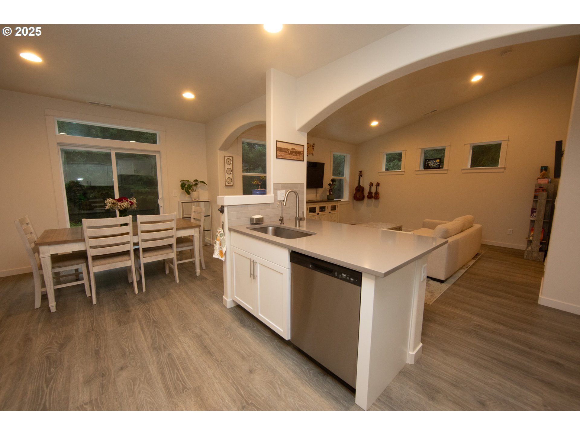 83606 Clear Lake Road Florence, OR 97439 - Photo 11 of 48 Kitchen