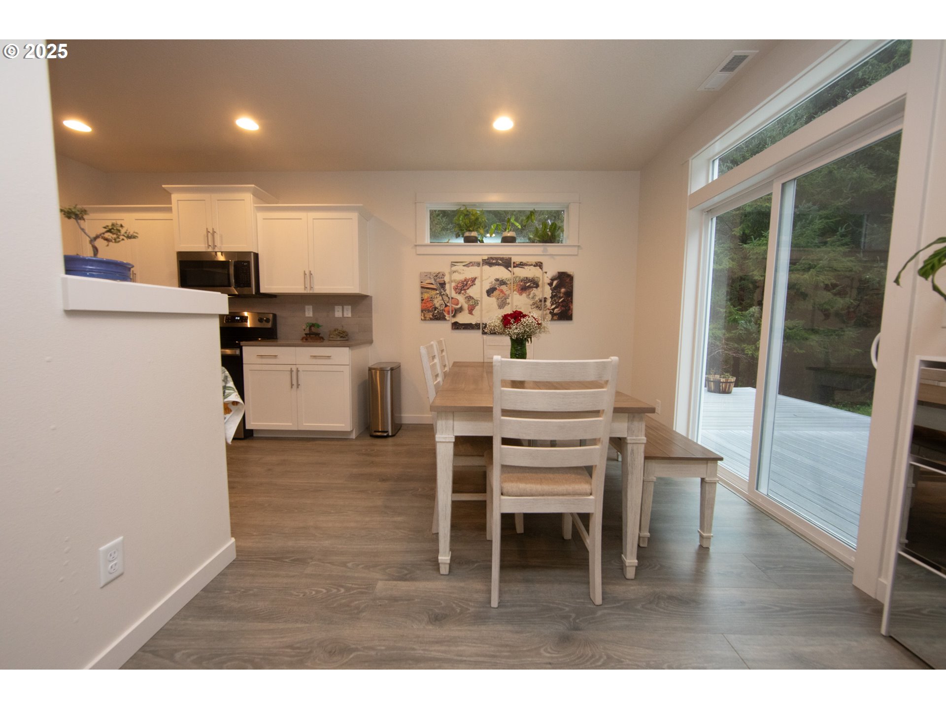 83606 Clear Lake Road Florence, OR 97439 - Photo 14 of 48 Dining Area