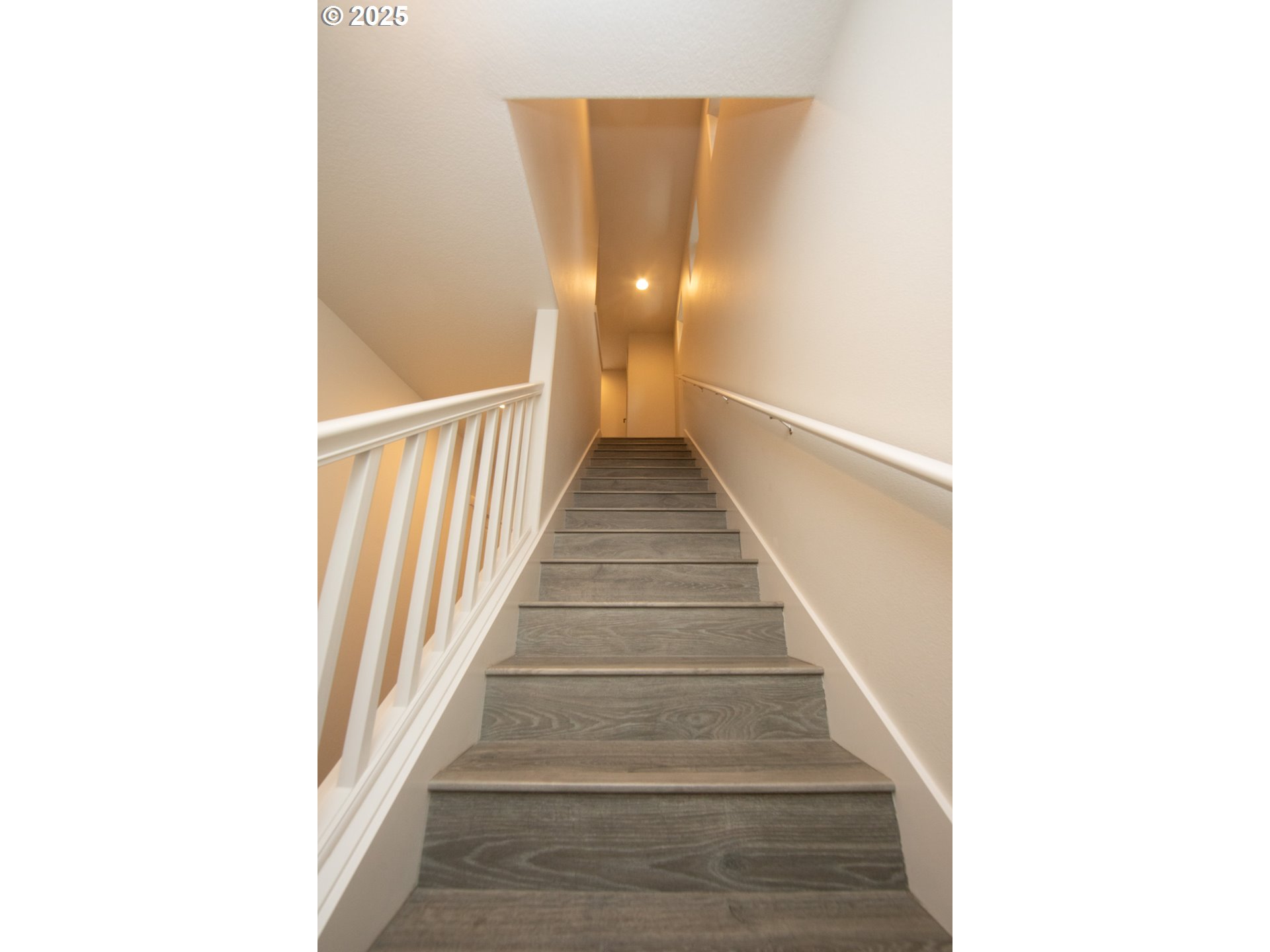 83606 Clear Lake Road Florence, OR 97439 - Photo 17 of 48 Staircase