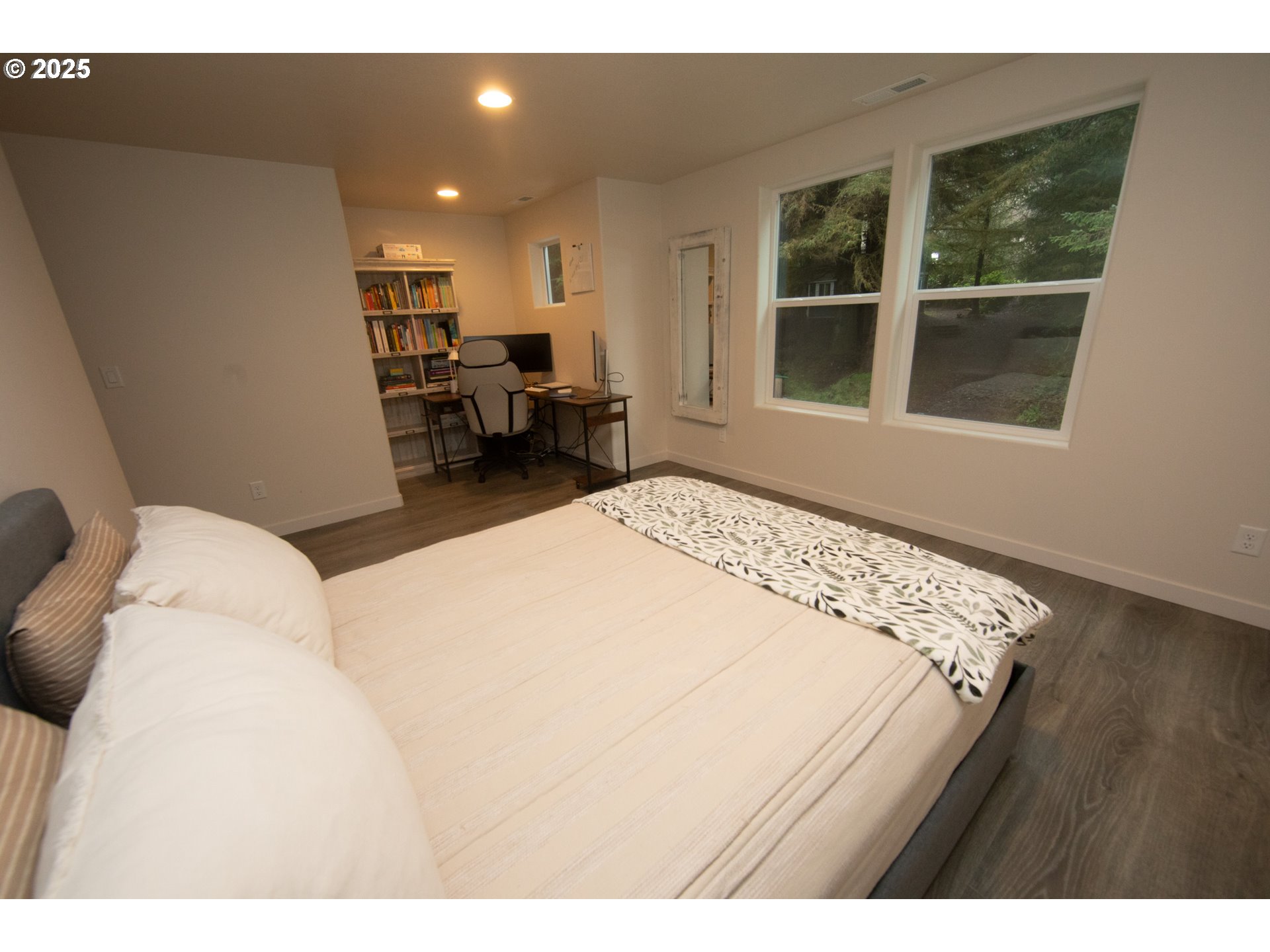 83606 Clear Lake Road Florence, OR 97439 - Photo 21 of 48 Bedroom, Primary