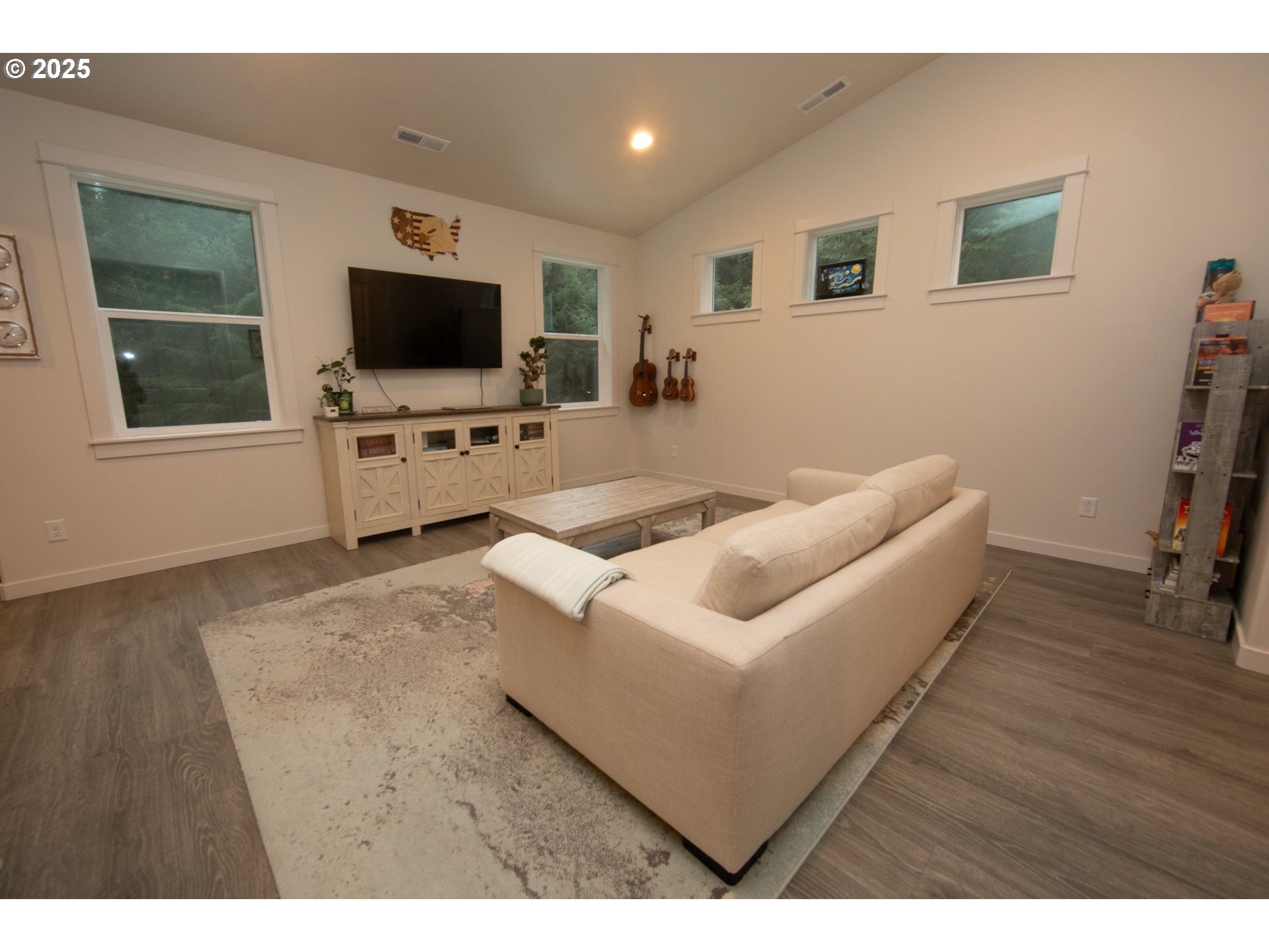 83606 Clear Lake Road Florence, OR 97439 - Photo 3 of 48 Living Room