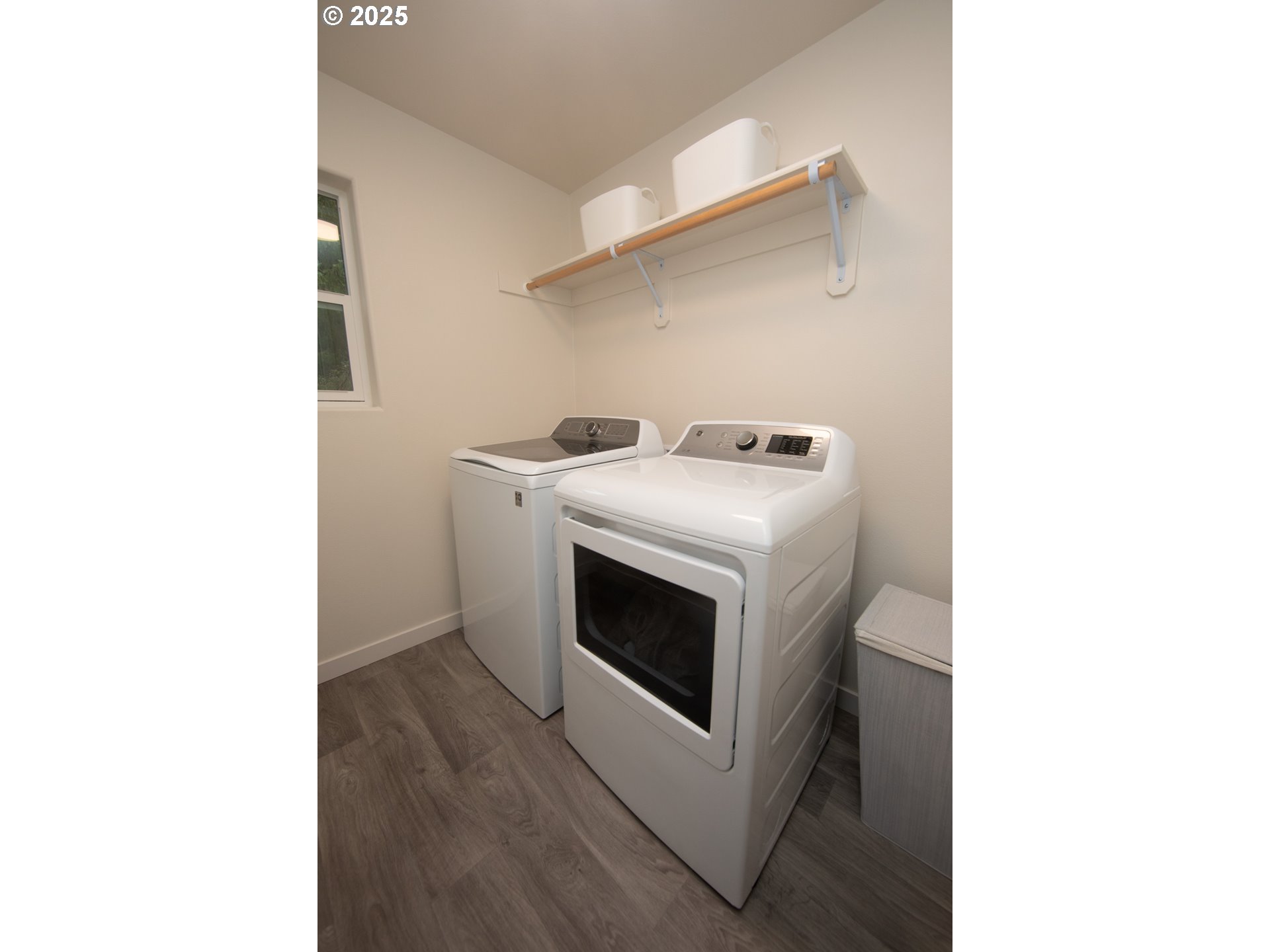 83606 Clear Lake Road Florence, OR 97439 - Photo 35 of 48 Laundry