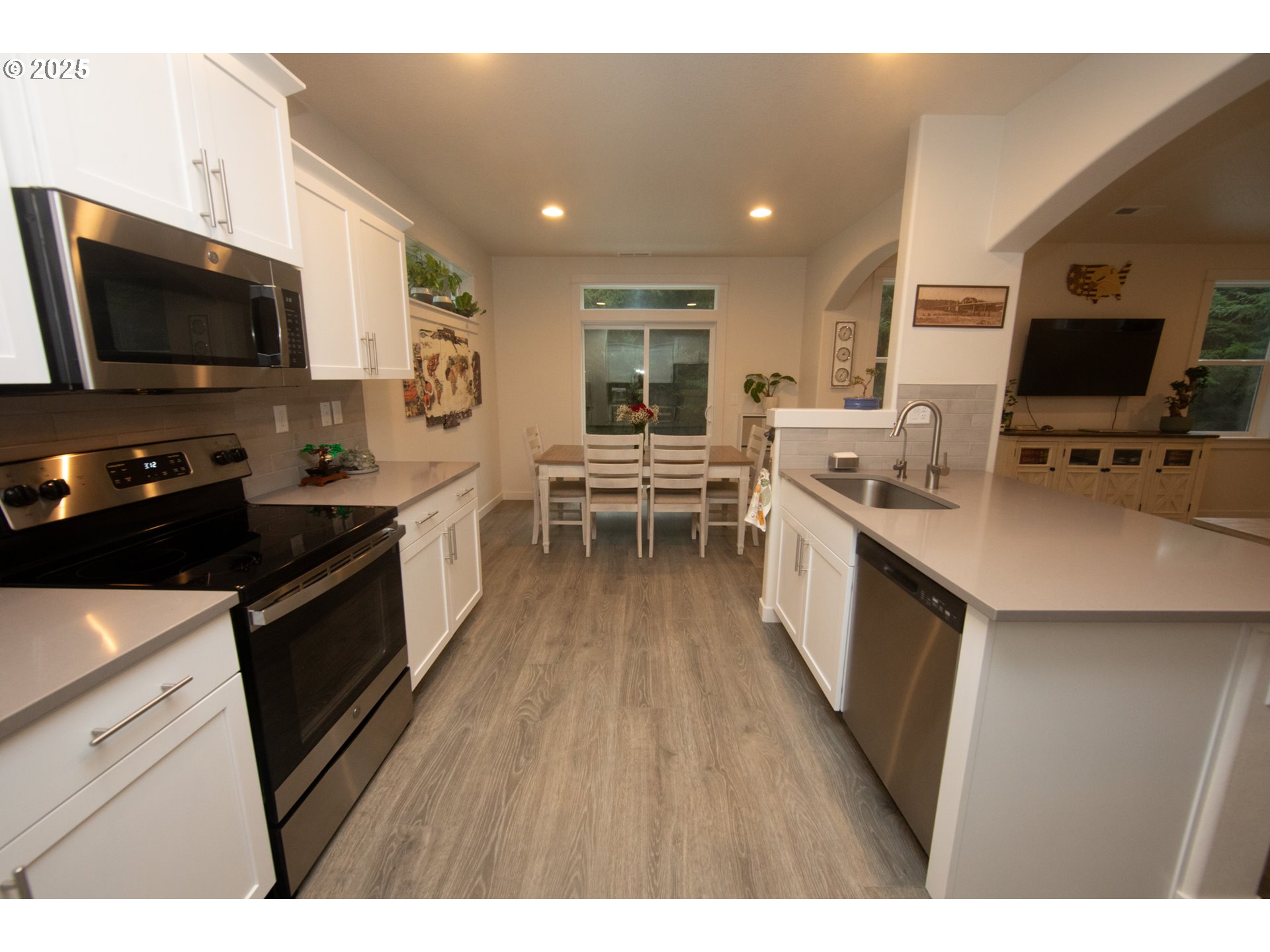 83606 Clear Lake Road Florence, OR 97439 - Photo 9 of 48 Kitchen