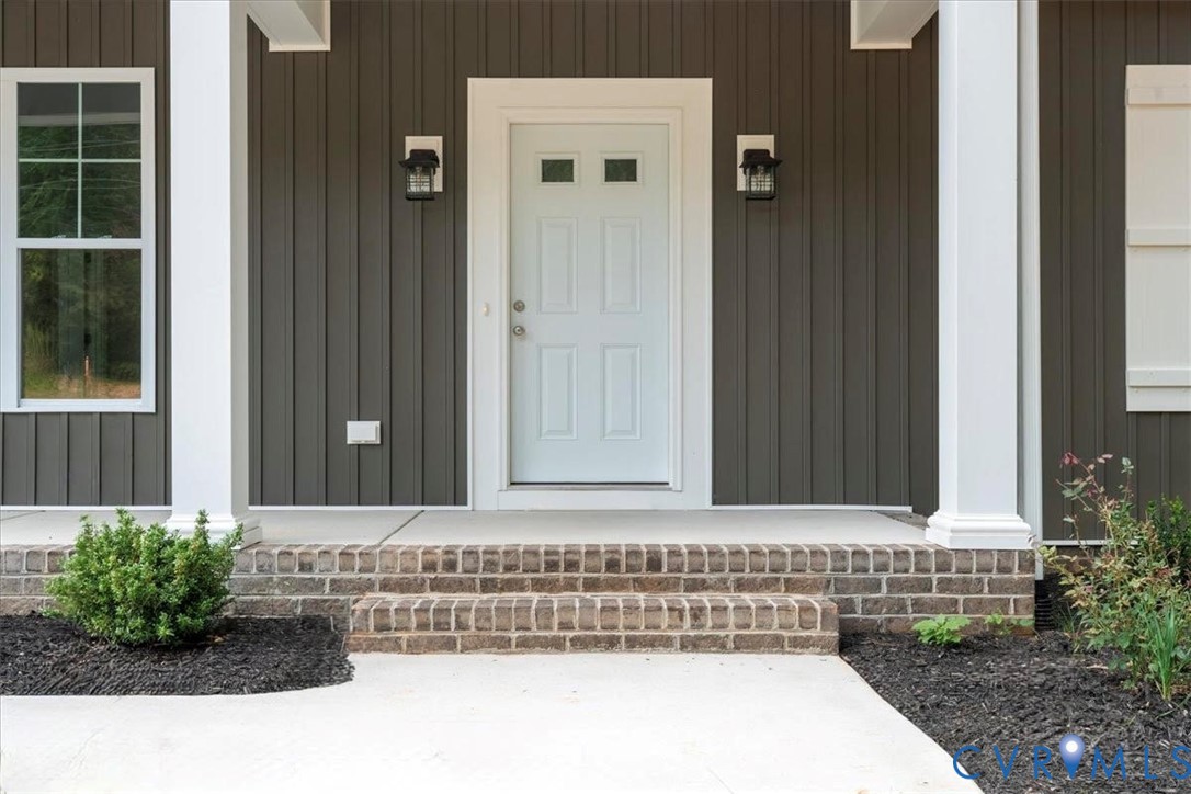 3898 Horseshoe Road Appomattox, VA 24522 - Photo 2 of 32 a bathroom with a bathtub and shower