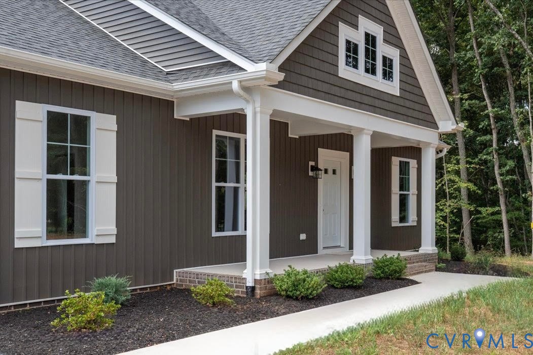3898 Horseshoe Road Appomattox, VA 24522 - Photo 4 of 32 a front view of a house with a yard
