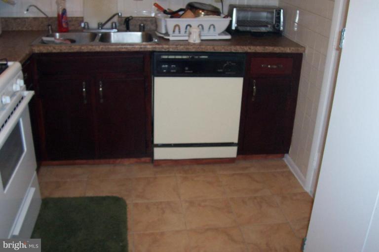 114 Harmony Hall Road Gaithersburg, MD 20877 - Photo 3 of 11 Kitchen