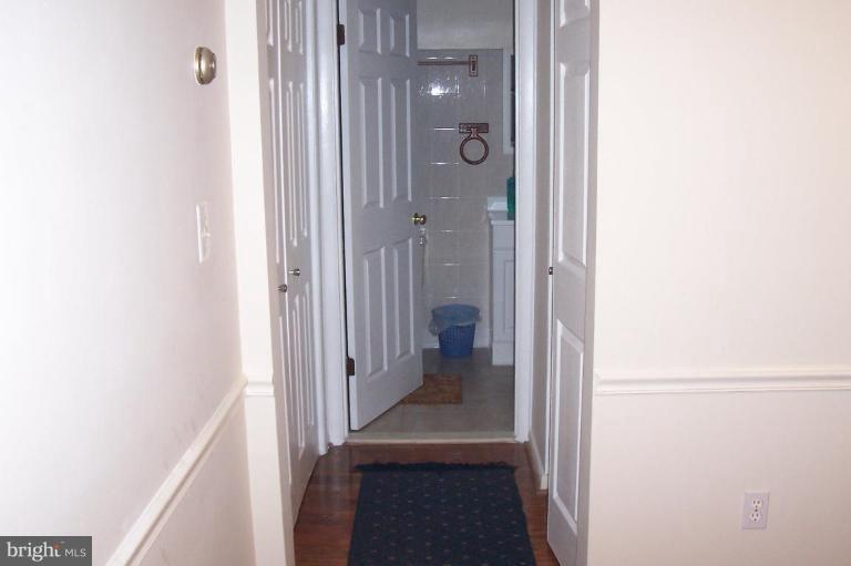 114 Harmony Hall Road Gaithersburg, MD 20877 - Photo 5 of 11 Hallway