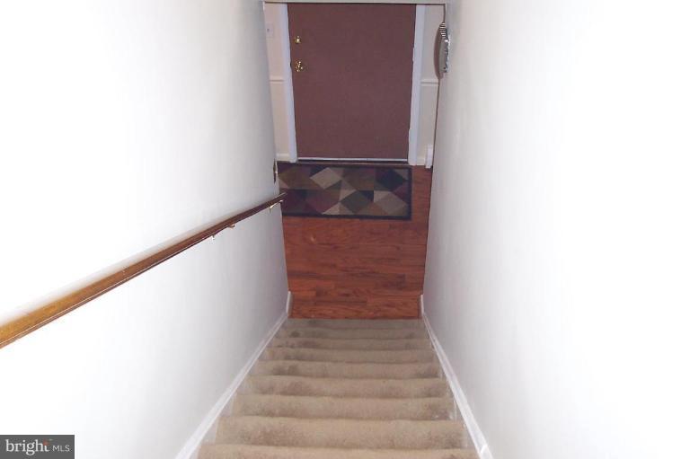 114 Harmony Hall Road Gaithersburg, MD 20877 - Photo 8 of 11 Staircase
