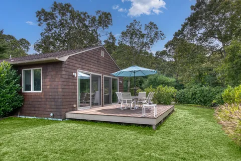 $1,999,000 | 1 Sammys Beach Road, East Hampton, NY 11937