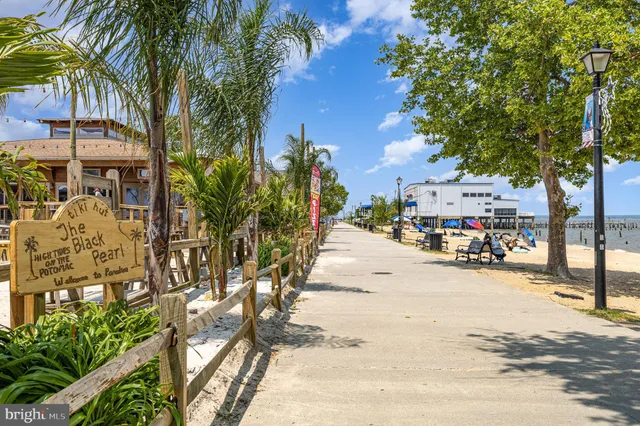 $2,000 | 530 Monroe Bay Avenue, Colonial Beach, VA 22443