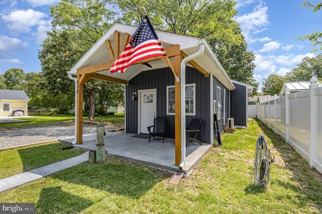 $2,000 | 530 Monroe Bay Avenue, Colonial Beach, VA 22443