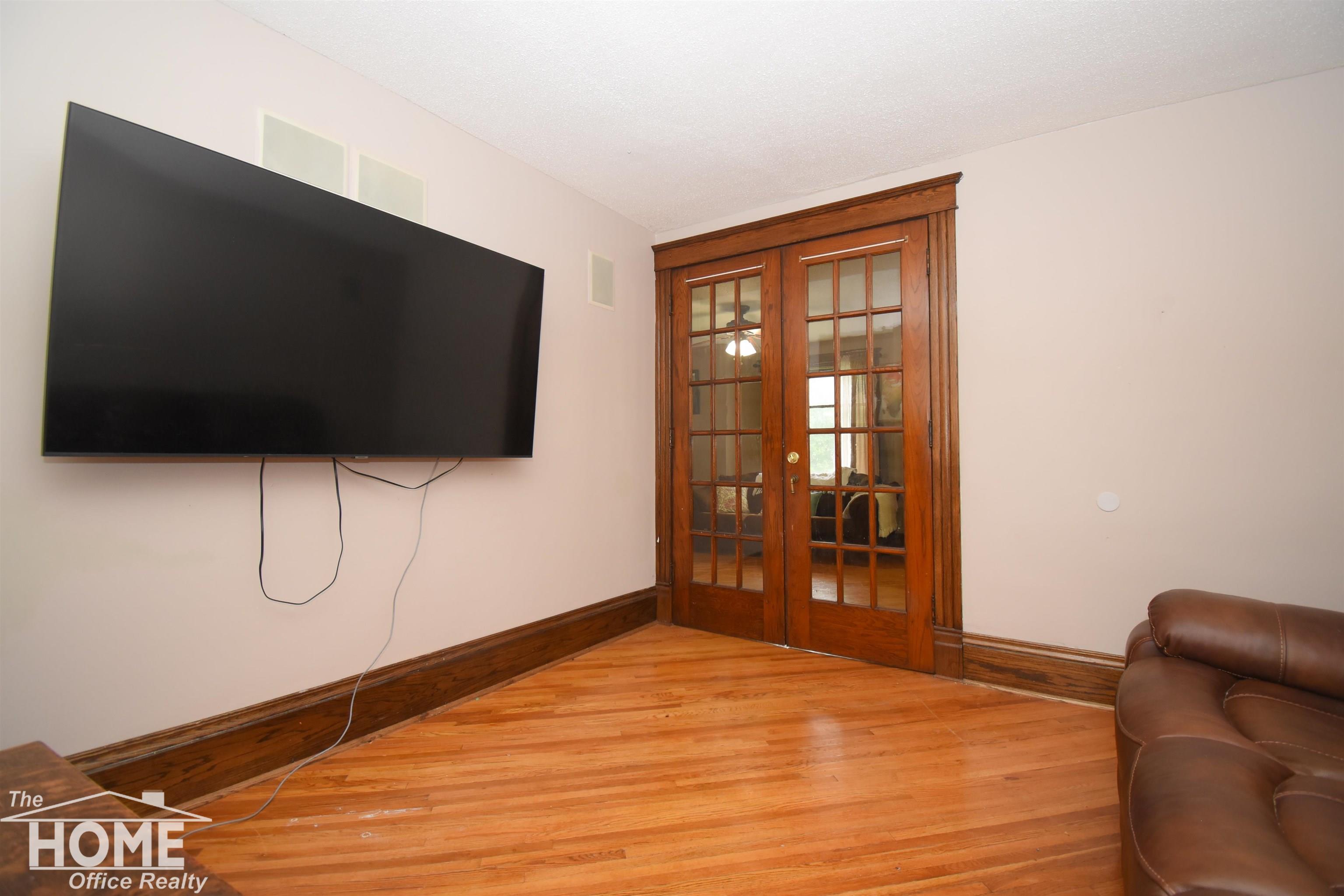 231 West Ridge Street Owosso, MI 48867 - Photo 11 of 30 50176376-2e98ddd8-a5d3-45f1-8316-749e412a08bf.JPG