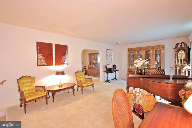 9832 Vale Road Vienna, VA 22181 - Photo 22 of 29 Living Room with furniture
