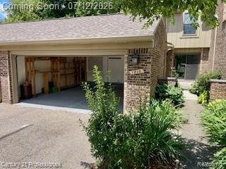 1816 Burning Bush Court Rochester, MI 48309 - Photo 4 of 38 4.jpg