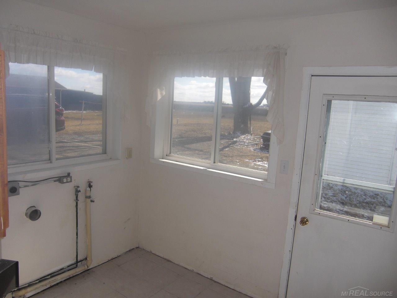 59 West Custer Road Sandusky, MI 48471 - Photo 9 of 25 Mud/laundry room