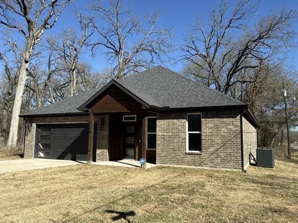 $210,000 | 102 Oakwood Drive, Trinidad, TX 75163