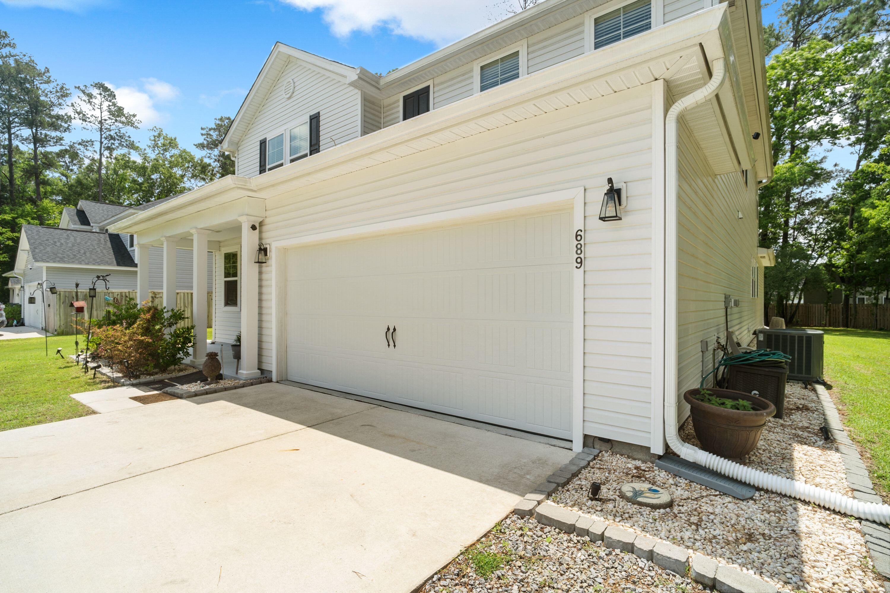 689 West Butternut Road Summerville, SC 29483 - Photo 5 of 47 .