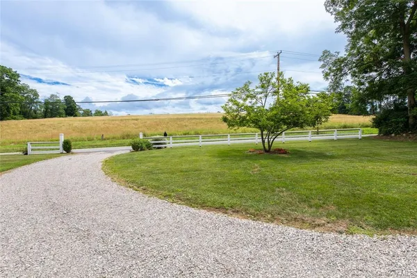 $800,000 | 247 North Mabbettsville Road, Millbrook, NY 12545