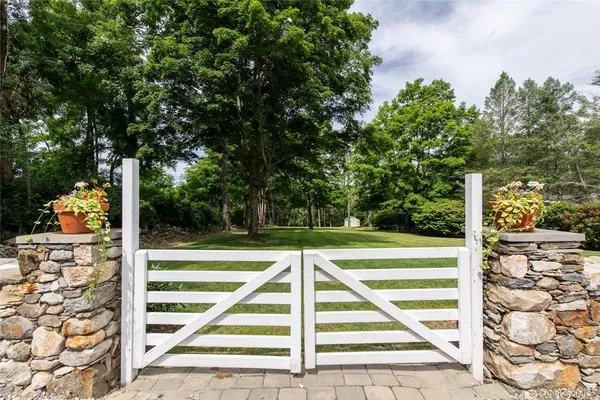 $800,000 | 247 North Mabbettsville Road, Millbrook, NY 12545