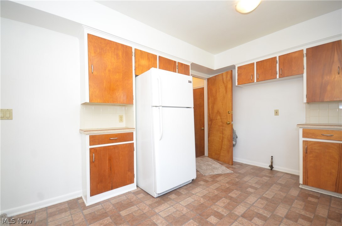 686 Brittain Road Akron, OH 44305 - Photo 10 of 31 Gallery Image 10