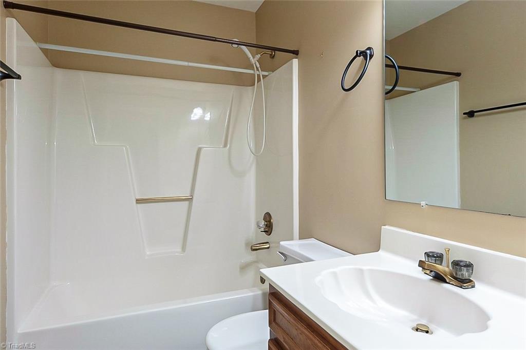 8900 Westing Court Rural Hall, NC 27045 - Photo 4 of 33 Gallery Image 4
