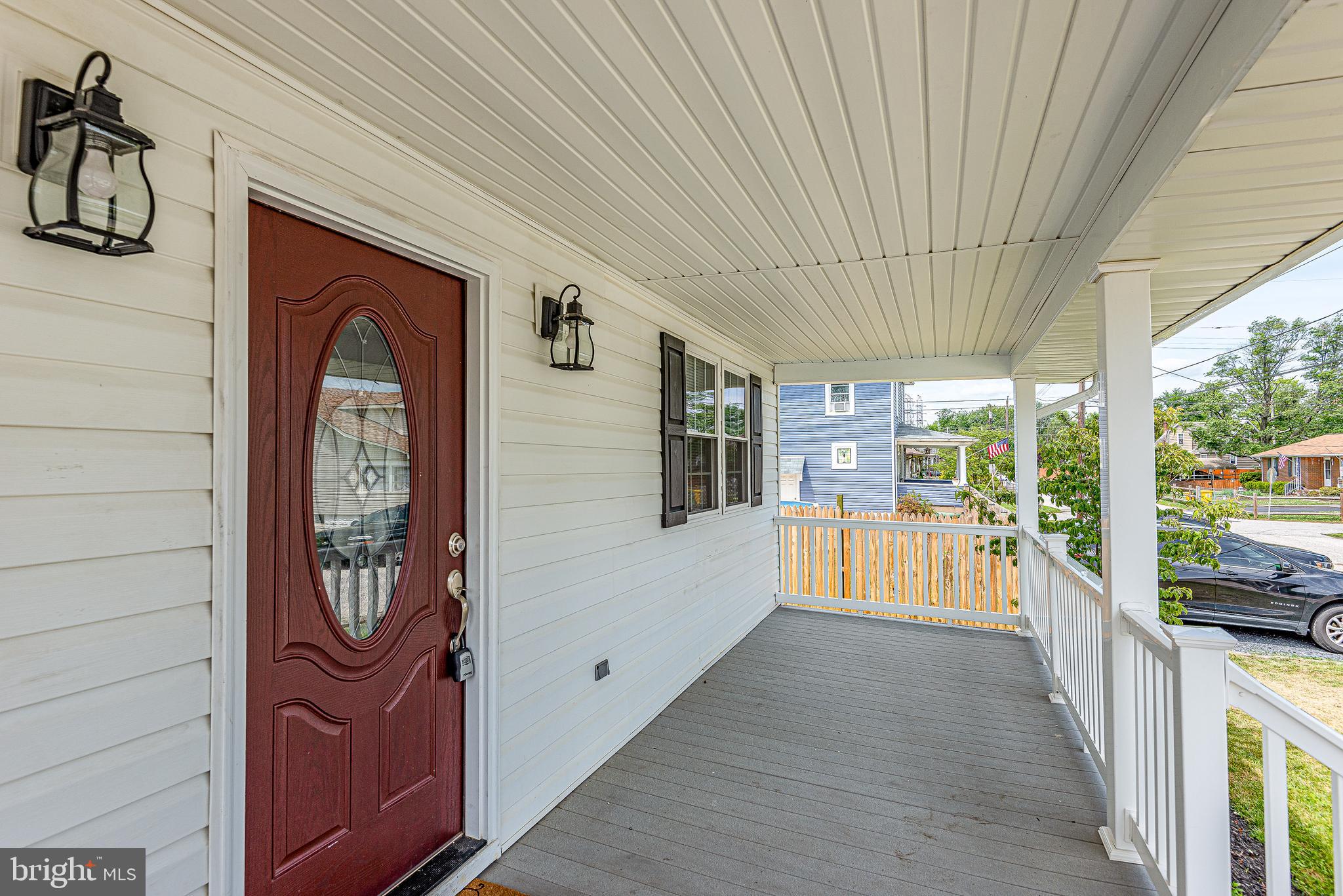 633 Cresswell Road Baltimore, MD 21225 - Photo 4 of 33 Front Porch