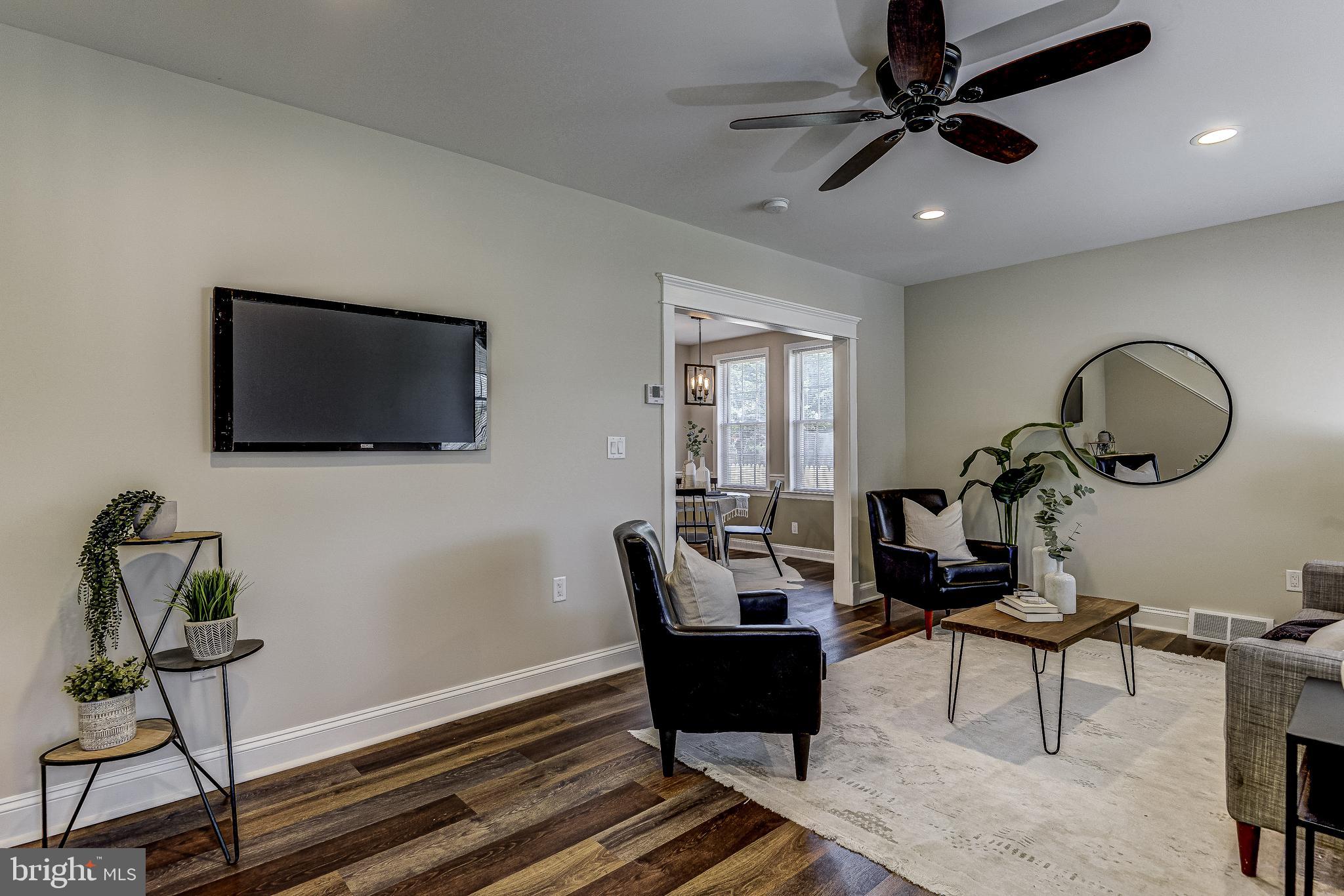 633 Cresswell Road Baltimore, MD 21225 - Photo 6 of 33 Family Room