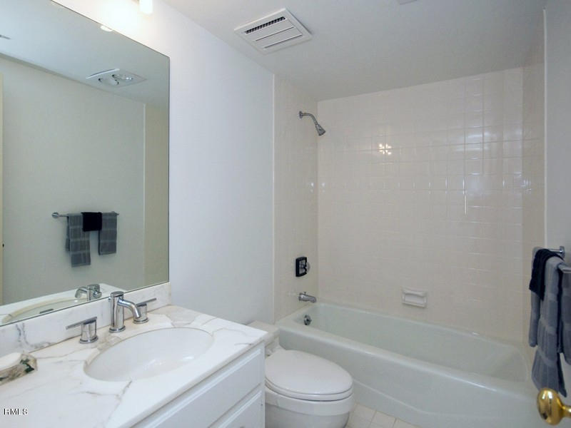 2000 North Ocean Boulevard, Unit 602 Boca Raton, FL 33431 - Photo 13 of 28 Guest Bath