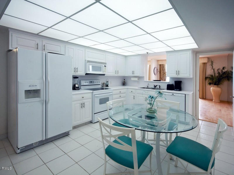 2000 North Ocean Boulevard, Unit 602 Boca Raton, FL 33431 - Photo 2 of 28 Kitchen