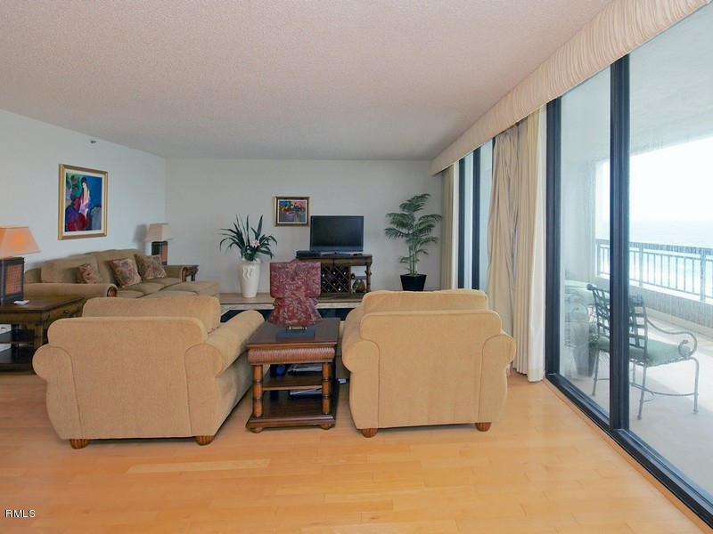 2000 North Ocean Boulevard, Unit 602 Boca Raton, FL 33431 - Photo 3 of 28 Living Room