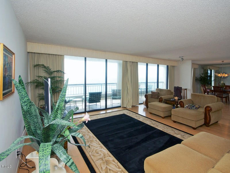 2000 North Ocean Boulevard, Unit 602 Boca Raton, FL 33431 - Photo 4 of 28 Living Room