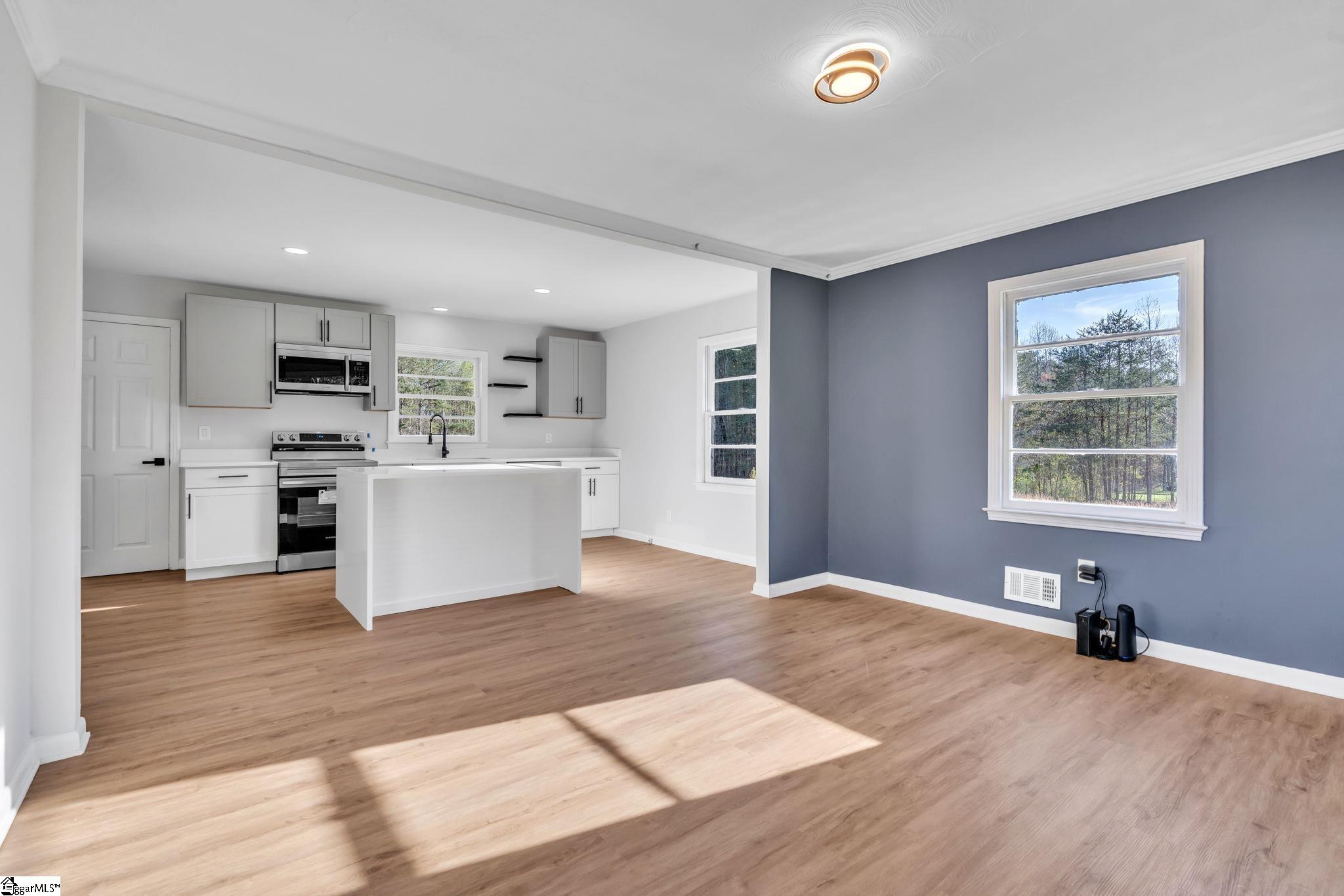 175 Blue Ridge Road Campobello, SC 29322 - Photo 4 of 28