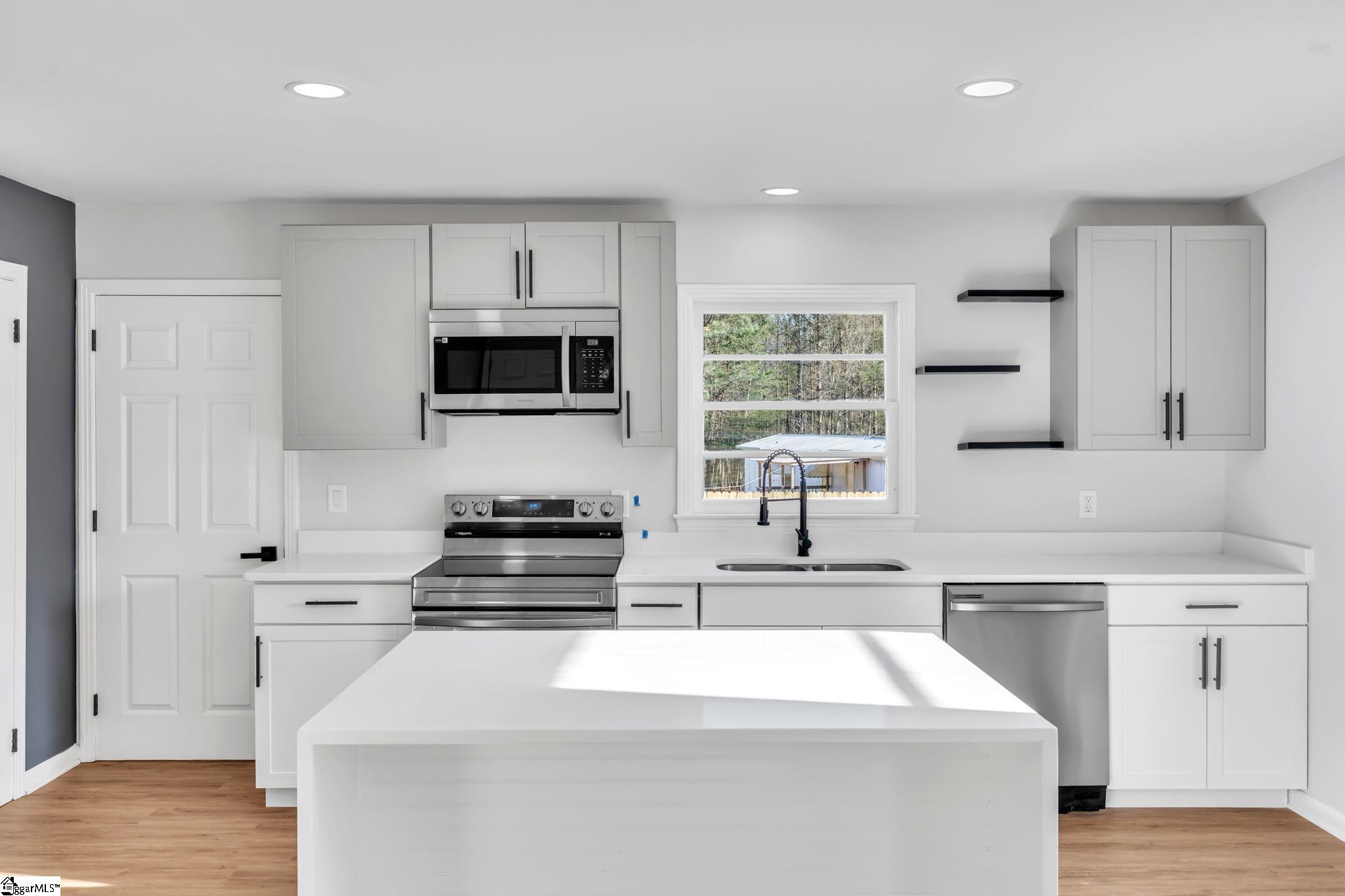 175 Blue Ridge Road Campobello, SC 29322 - Photo 5 of 28