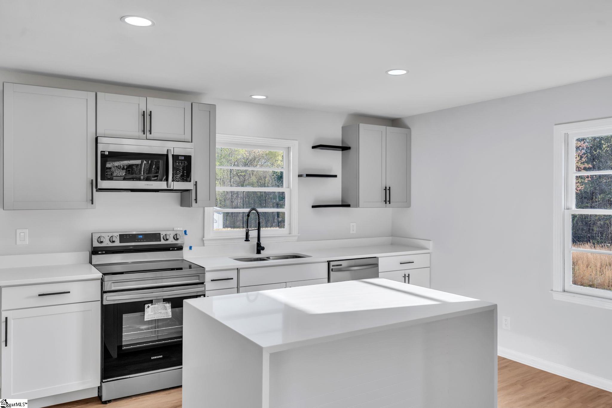 175 Blue Ridge Road Campobello, SC 29322 - Photo 6 of 28