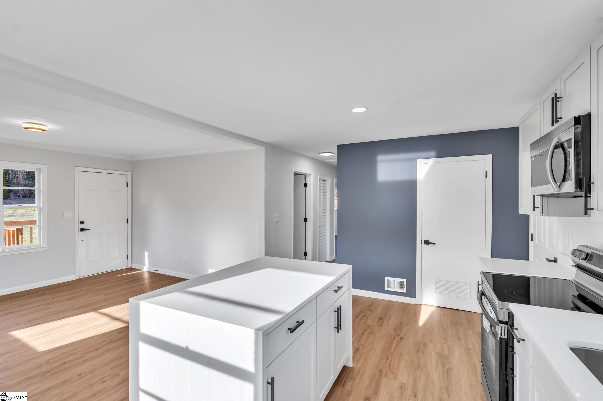 175 Blue Ridge Road Campobello, SC 29322 - Photo 7 of 28