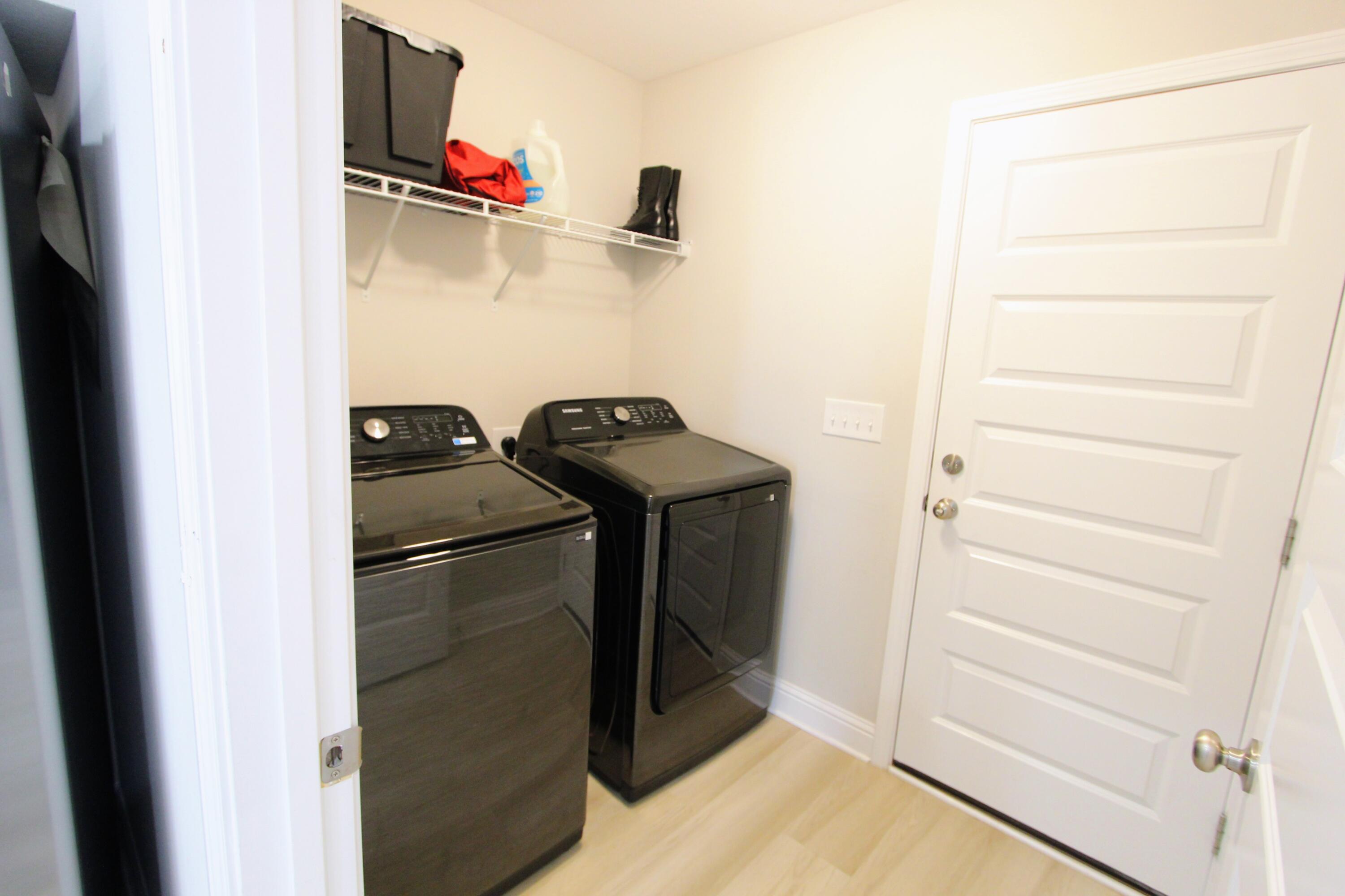 5438 Lee Farm Boulevard Crestview, FL 32536 - Photo 44 of 50 a utility room with dryer and washer