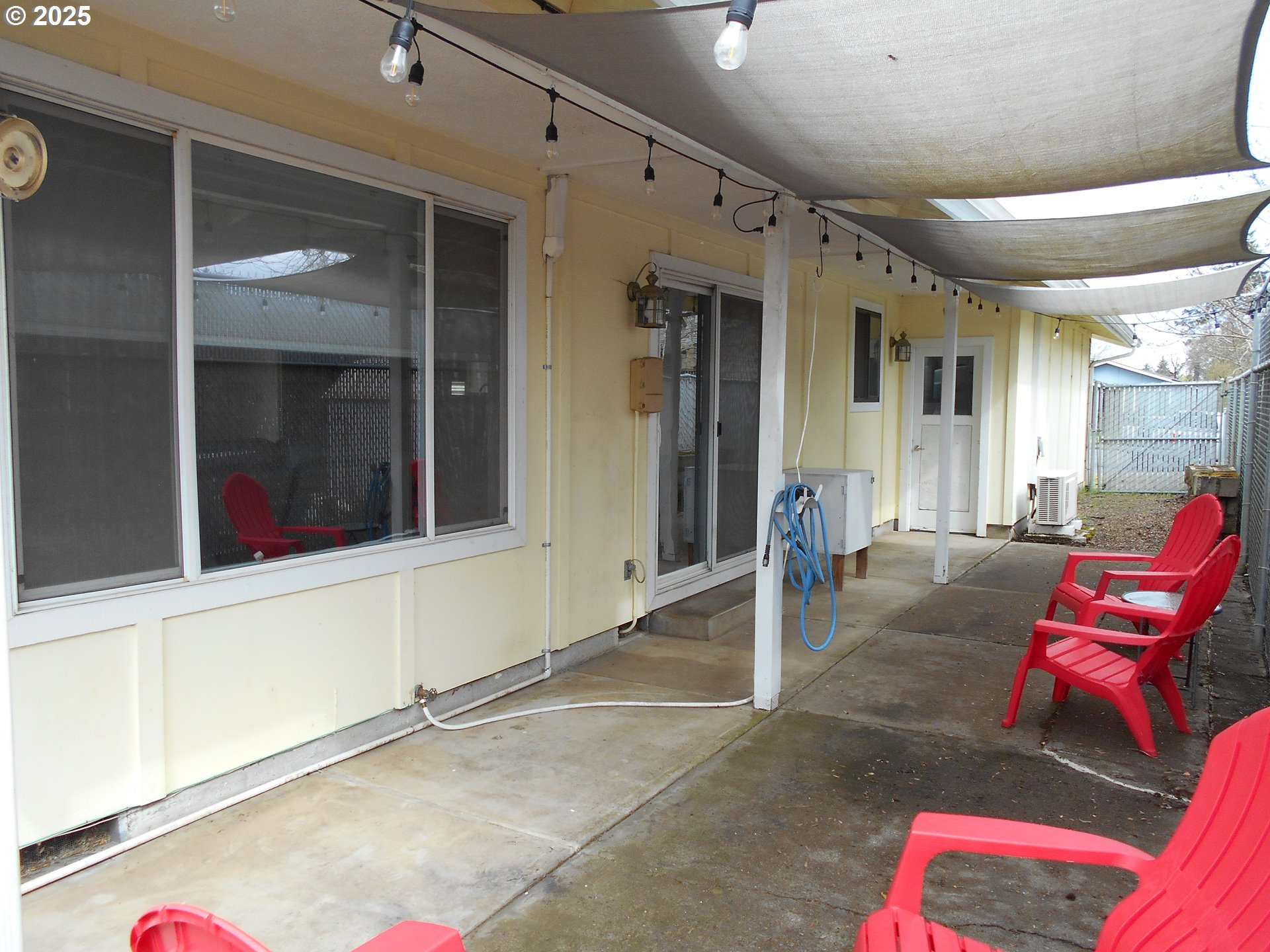4565 Souza Street Eugene, OR 97402 - Photo 11 of 43 a view of a hallway with seating space