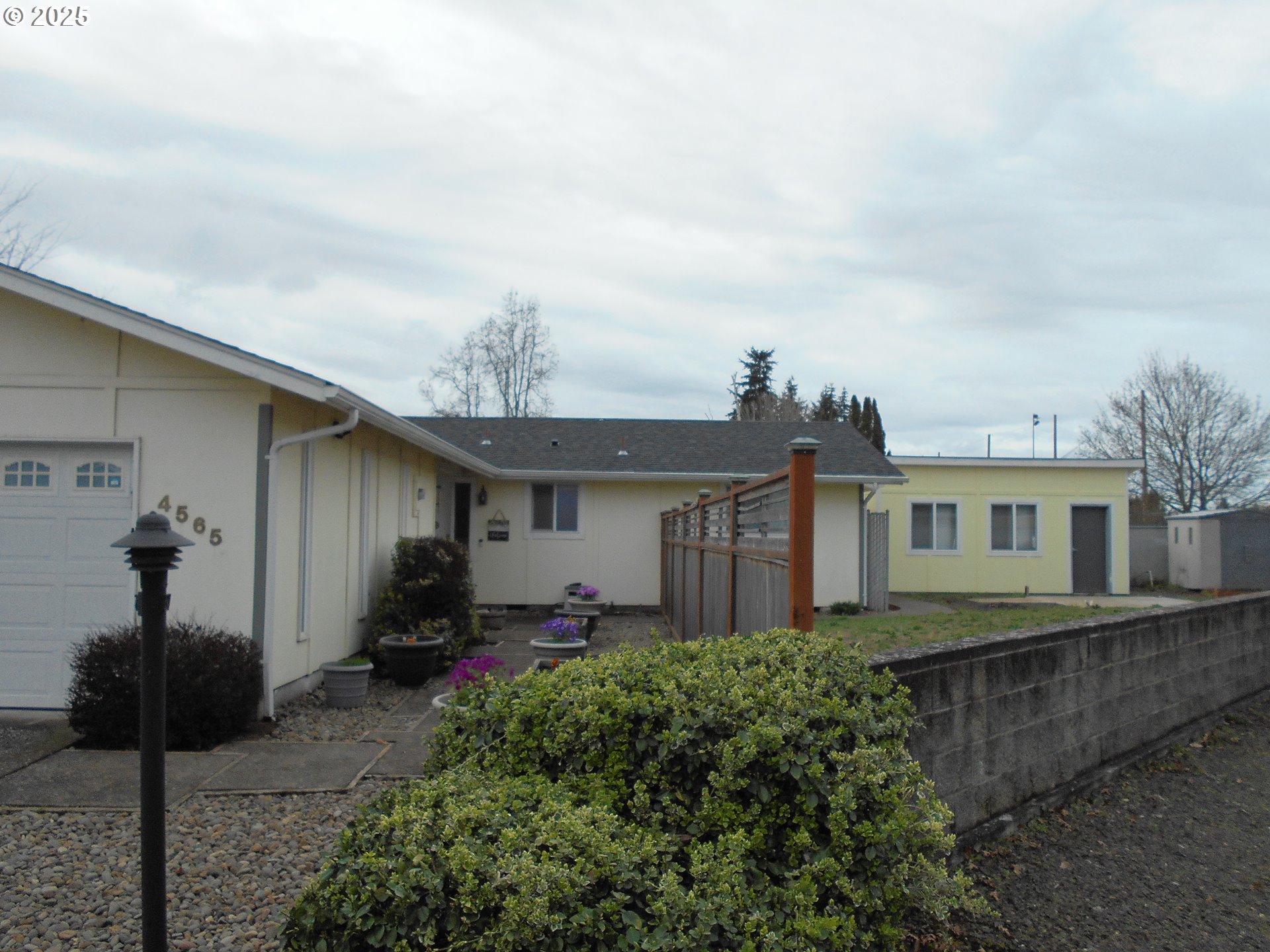 4565 Souza Street Eugene, OR 97402 - Photo 2 of 43 a front view of house with yard and trees