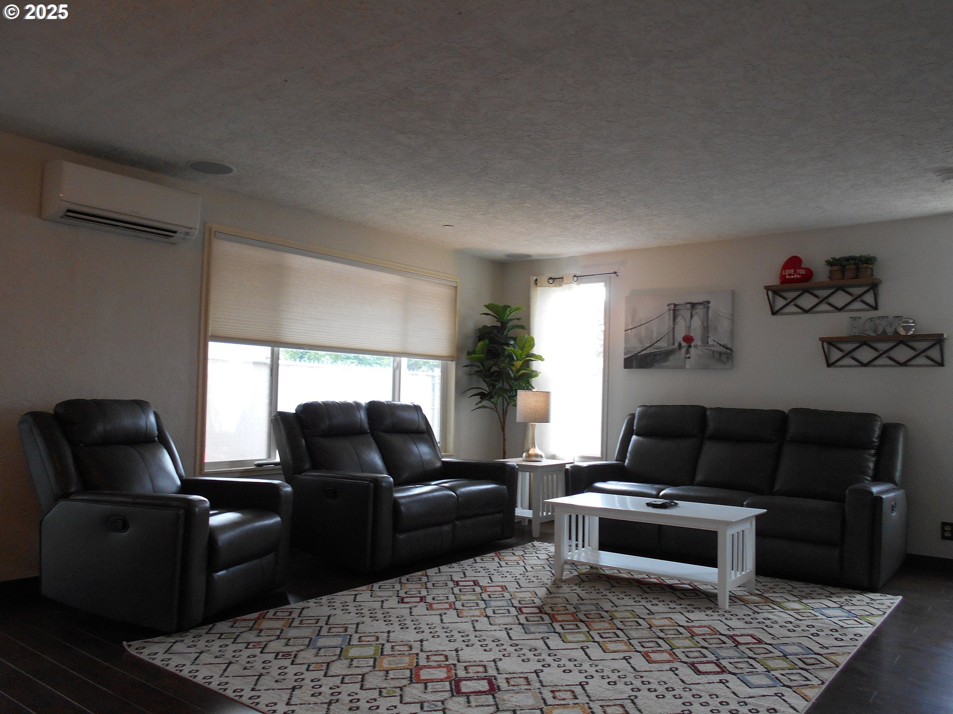 4565 Souza Street Eugene, OR 97402 - Photo 23 of 43 a living room with furniture and a rug