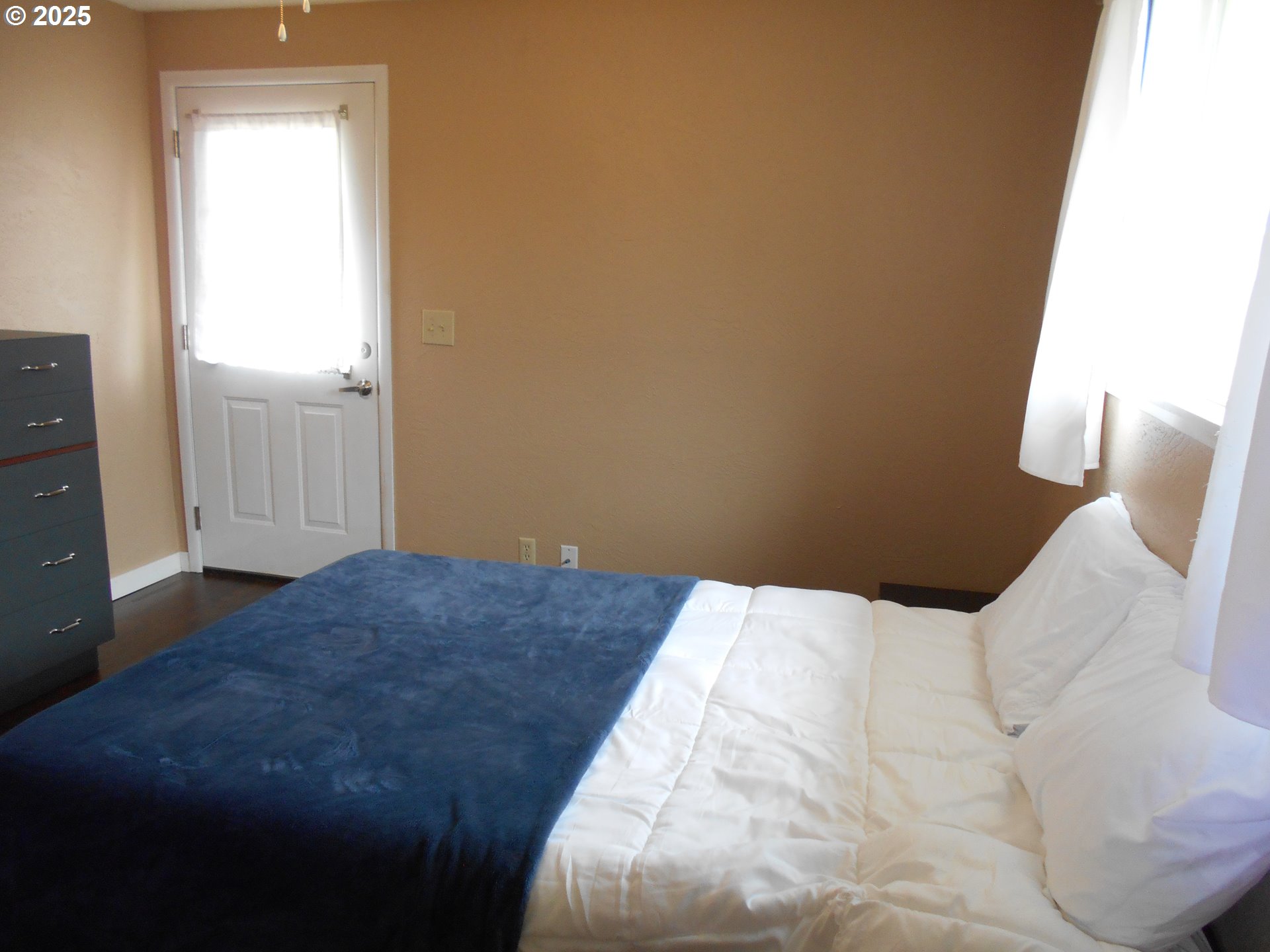 4565 Souza Street Eugene, OR 97402 - Photo 29 of 43 a bedroom with a bed and a window