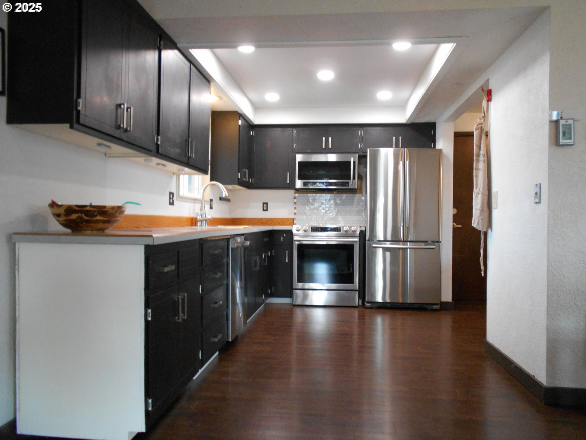 4565 Souza Street Eugene, OR 97402 - Photo 31 of 43 a kitchen with stainless steel appliances granite countertop a refrigerator a sink a stove and oven