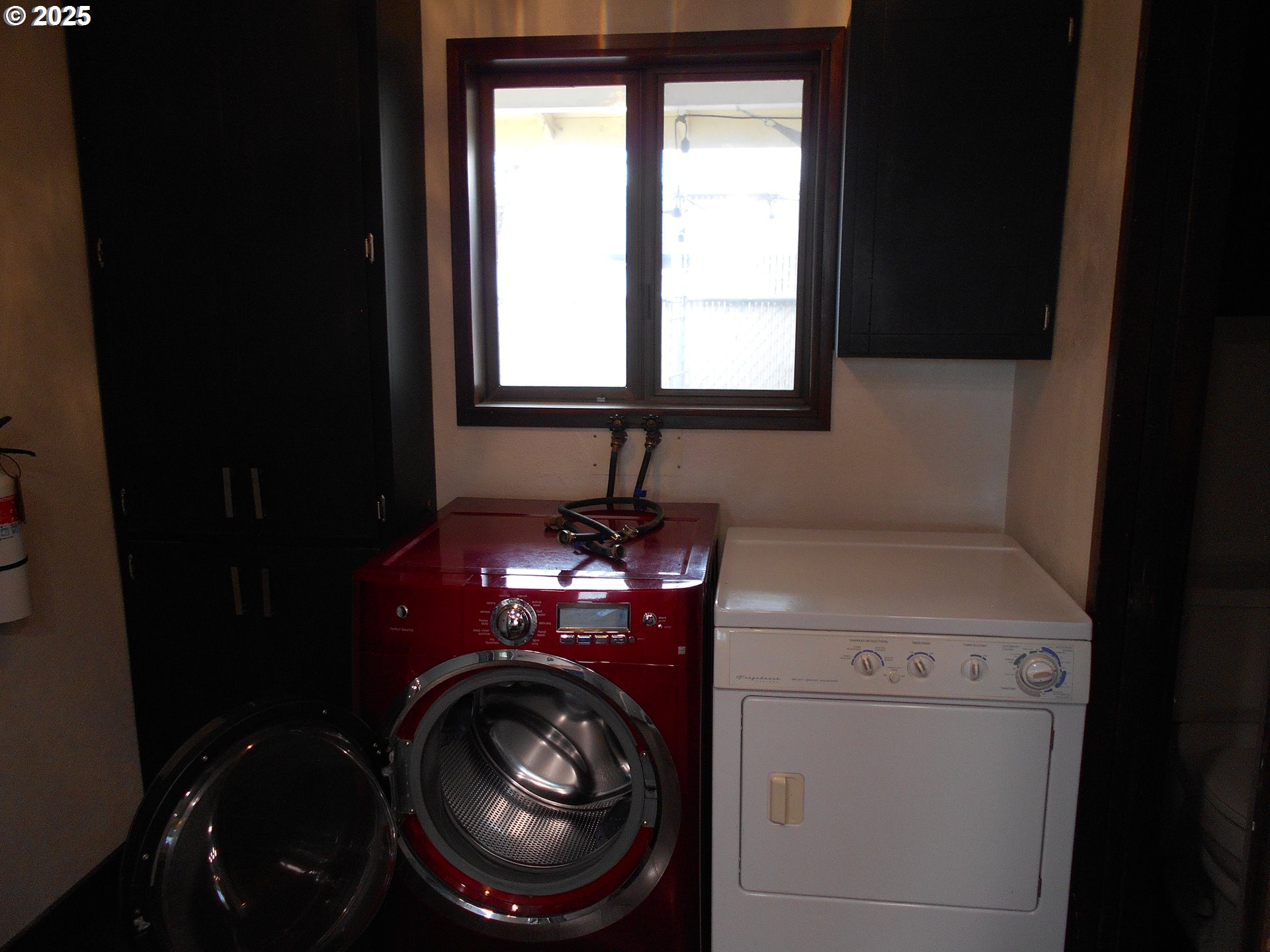 4565 Souza Street Eugene, OR 97402 - Photo 37 of 43 a utility room with dryer and washer
