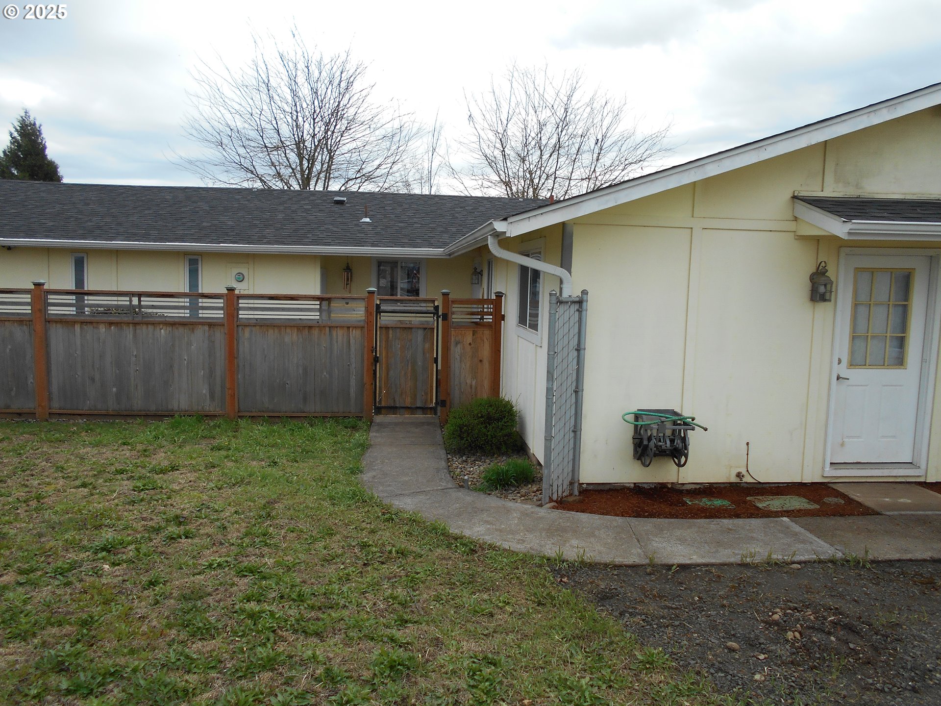 4565 Souza Street Eugene, OR 97402 - Photo 7 of 43 a view of a backyard