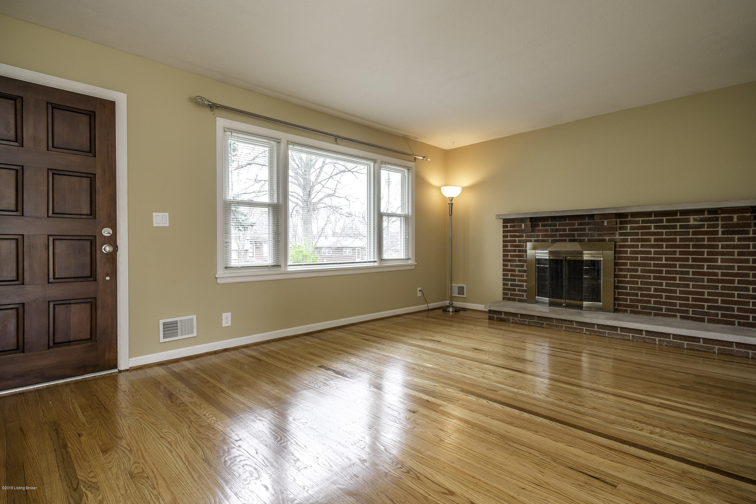 8214 Delido Road Louisville, KY 40219 - Photo 4 of 53 4