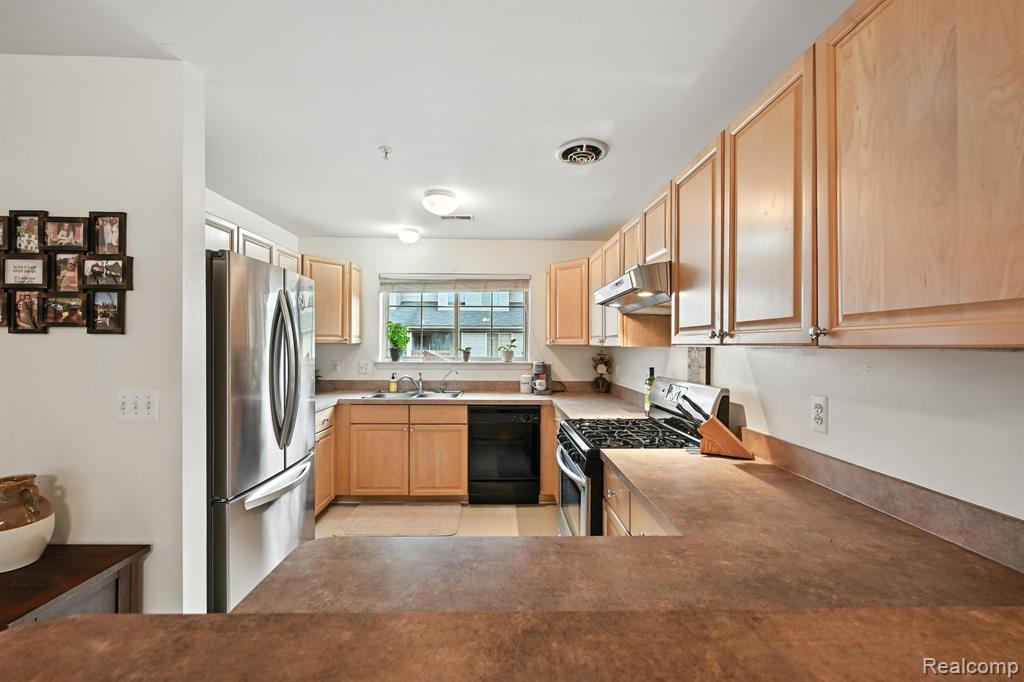 16836 Farmington Road Livonia, MI 48154 - Photo 9 of 24 Gallery Image 9
